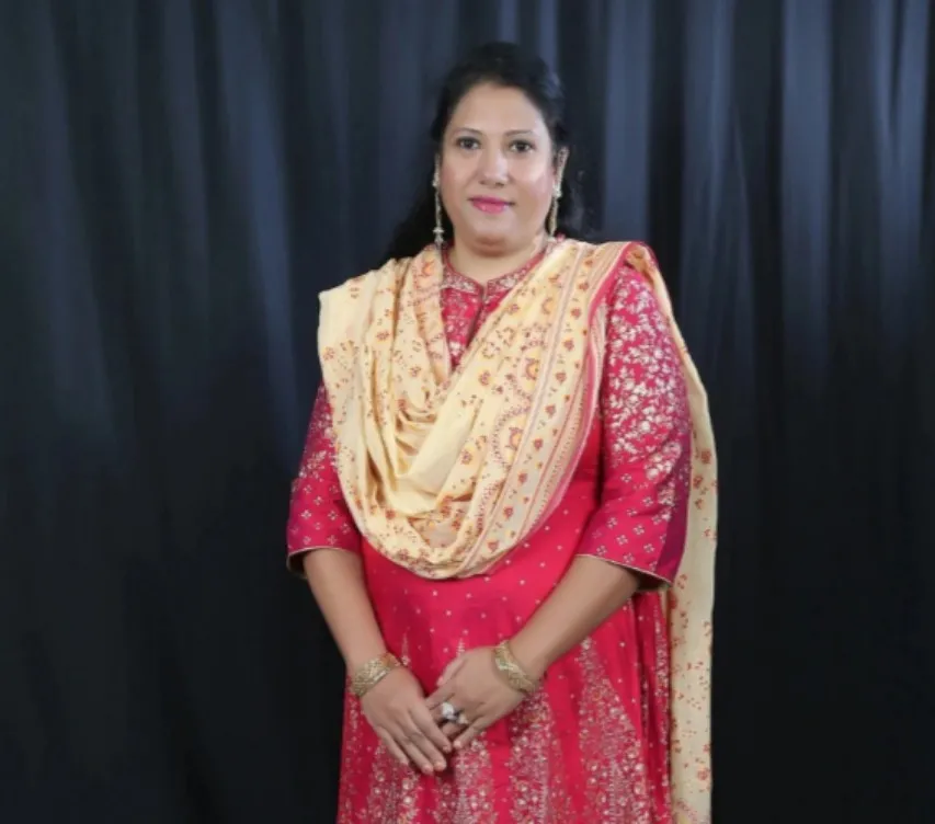 Divorcee Raufa Peerzade HT250630288